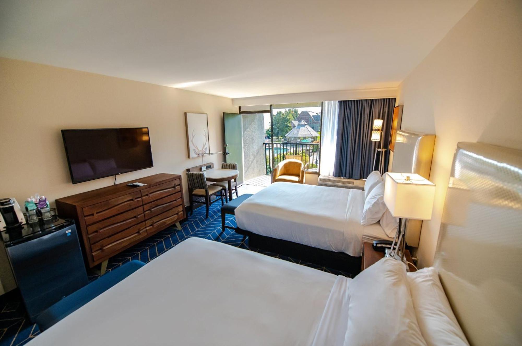 Standard Queen Room Two Queen Beds Pool View,1746869838:JPEG